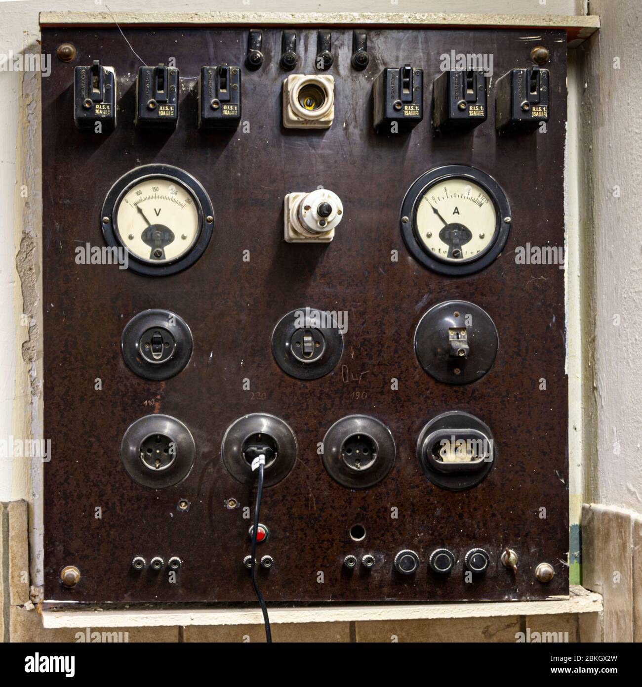 Ancien tableau électrique à Grevenbroich, Allemagne Photo Stock - Alamy