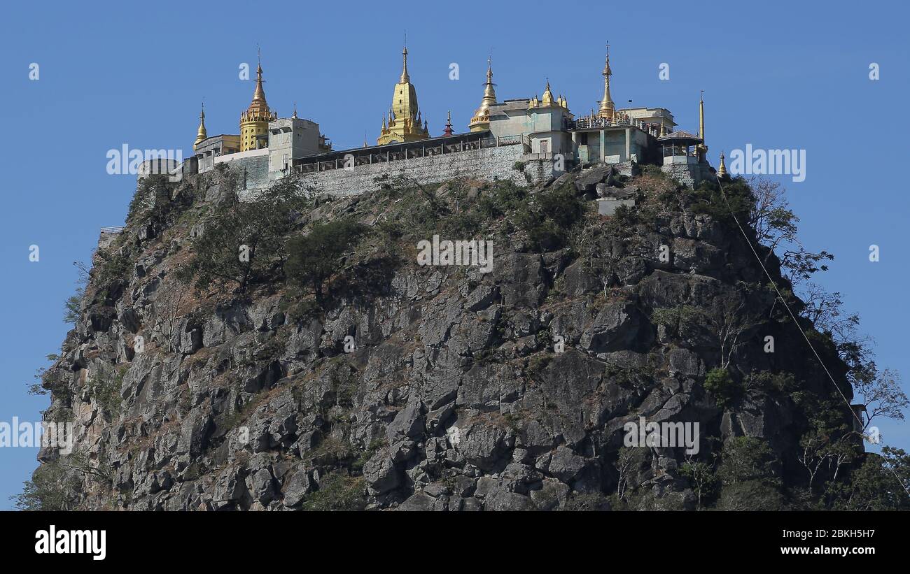 Resultados de búsqueda Resultados de la Web Volcanic Chimney Taung Katat dans le Mont Popa, Myanmar Banque D'Images