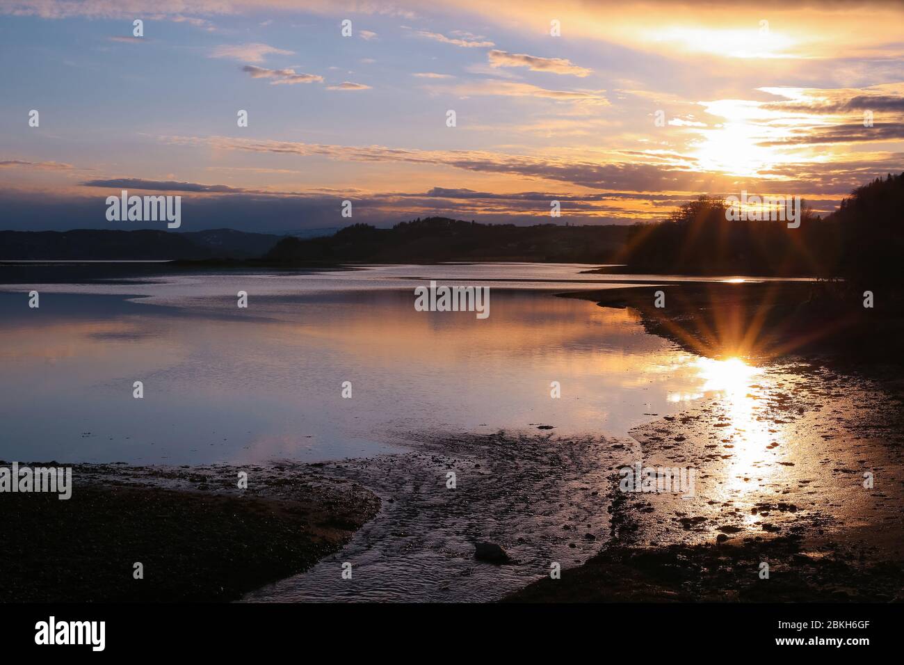 Coucher de soleil sur la rivière Gaula, réserve naturelle de Gaulosen, Trondheim Banque D'Images
