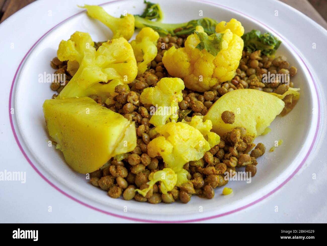 Lentilles et curry de chou-fleur Banque D'Images