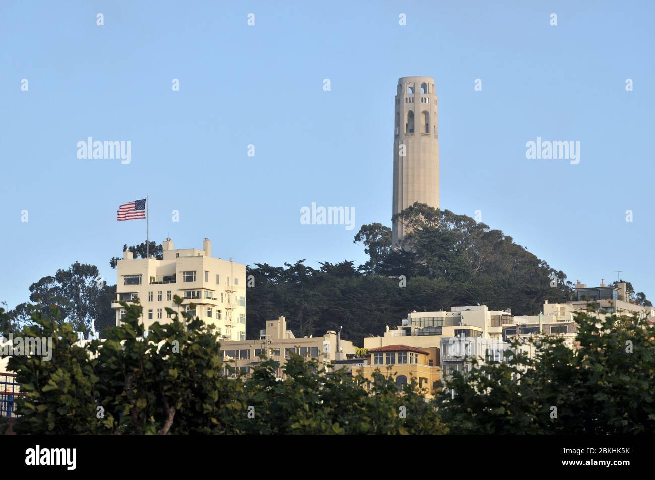Vue sur la Coit Tower depuis Fisherman's Wharf, San Francisco, Californie, États-Unis Banque D'Images