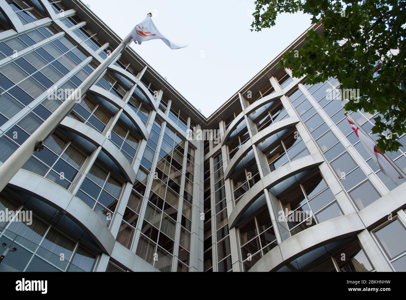 Postmoderniste 5 Red Star Royal Garden Hotel, 2-24 Kensington High St, Kensington, Londres par Richard Seifert Banque D'Images