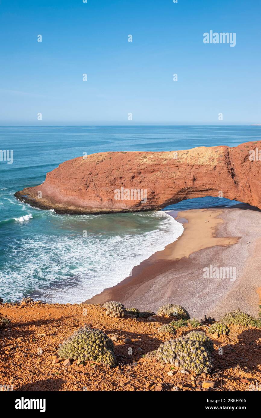 Maroc, région de Guelmim-Oued noun, plage de Sidi Ifni, arche naturelle Banque D'Images