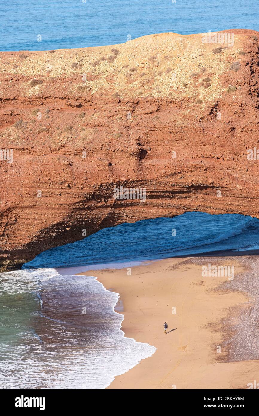Maroc, région de Guelmim-Oued noun, plage de Sidi Ifni, arche naturelle Banque D'Images