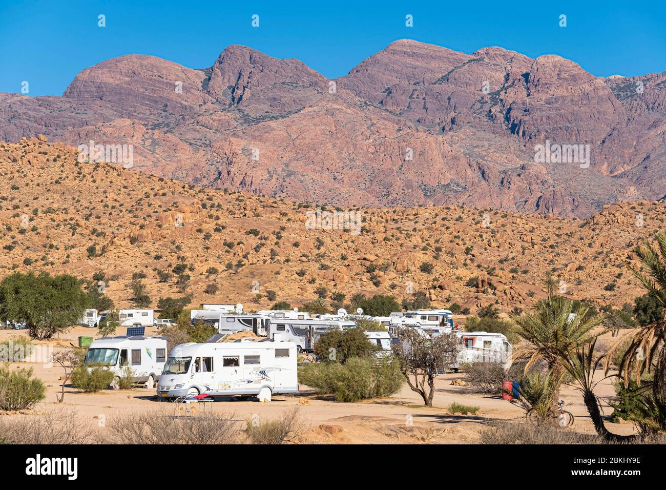 Maroc, Souss-Massa, Tafraoute, camping-car Banque D'Images