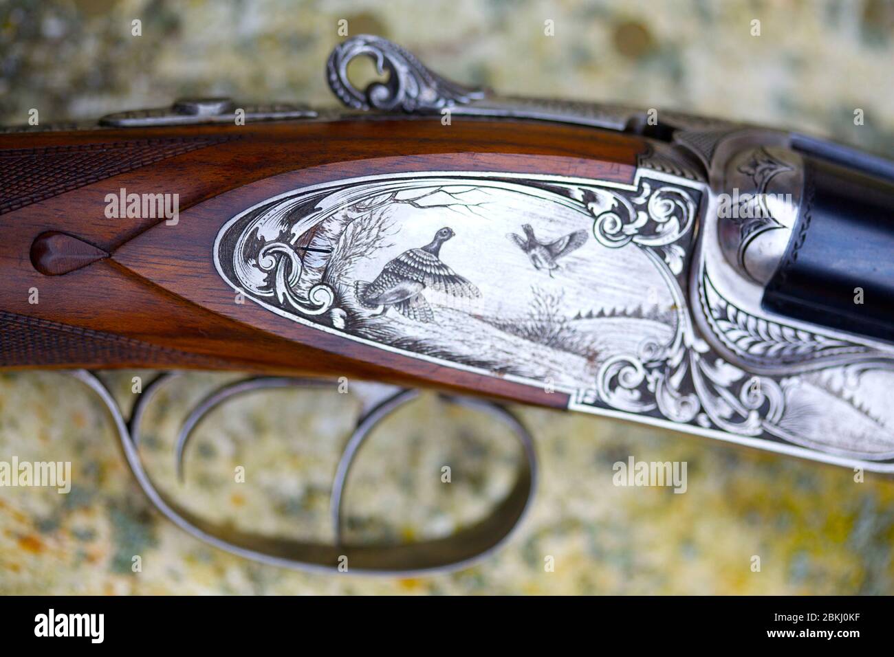 France, Indre et Loire, Vernou sur Brenne, décoration d'un fusil de chasse à la Vuitonnière, domaine de chasse Banque D'Images