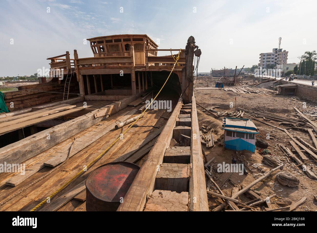 Inde, Etat du Gujarat, Mandvi, chantiers navals, dhow en construction Banque D'Images