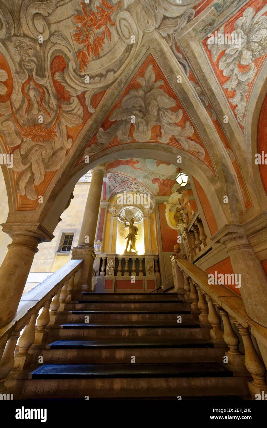France, Alpes Maritimes, Nice, quartier de la Vieille ville, Palais Lascaris du milieu du XVIIe siècle, escalier monumental décoré de fresques et surplombant la statue de Mars Banque D'Images