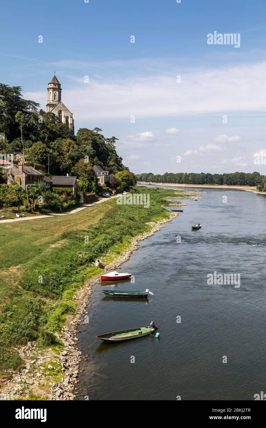 France, Maine et Loire, vallée de la Loire classée au patrimoine mondial de l'UNESCO, Saint-Florent-le-vieil, bateaux au pied de l'abbaye Saint-florent-du-mont-Glonne Banque D'Images