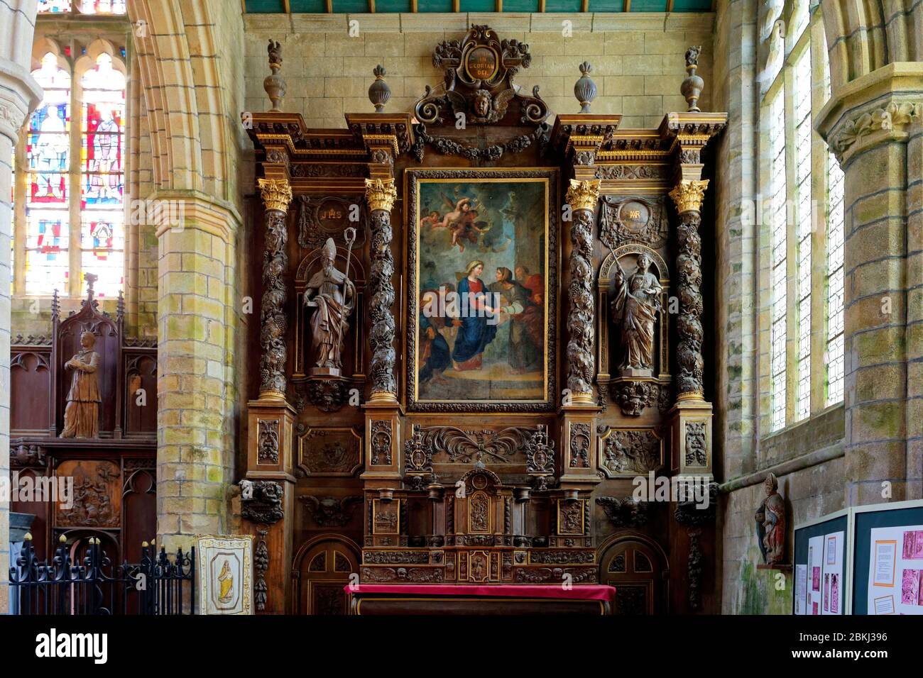 France, Finistère, Saint Pol de Léon, chapelle notre-Dame-du-Kreisker, retable de la Visitation du XVIIe siècle Banque D'Images