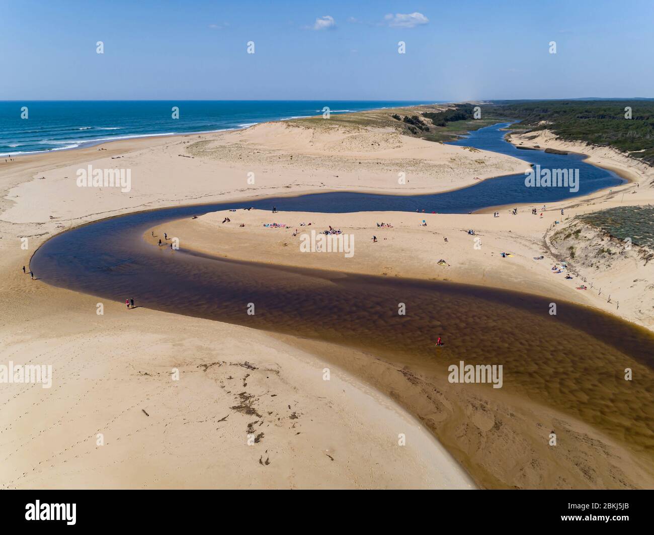 France, Landes, Vielle-Saint-Girons, Saint-Girons Plage, Moliets-et-Maa, Plage de Moliets, embouchure du courant Huchet (vue aérienne) Banque D'Images