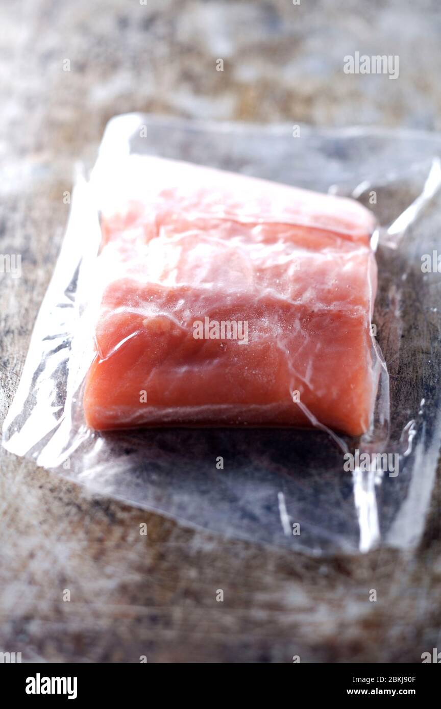 Portion de saumon congelé Banque D'Images
