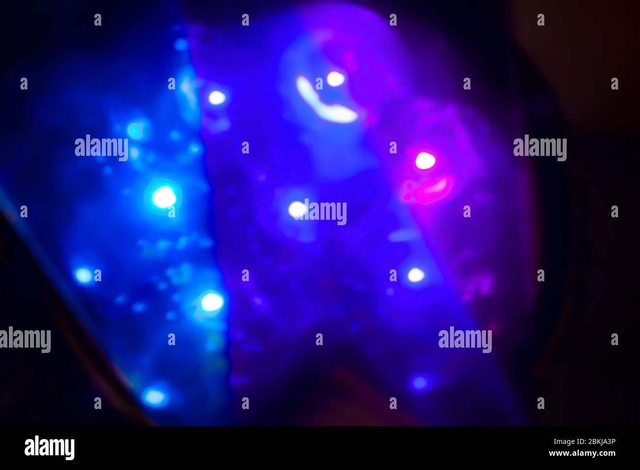 Imaginaire quelques étoiles mangées par fond de trou noir Banque D'Images