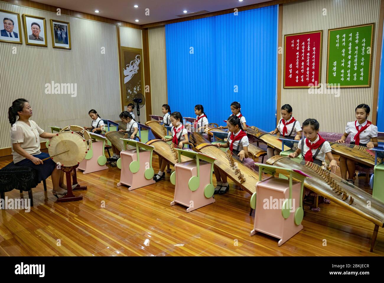 Corée du Nord, Pyongyang, Palais des Schoolenfantsens de Mangyongdae, classe musicale Banque D'Images