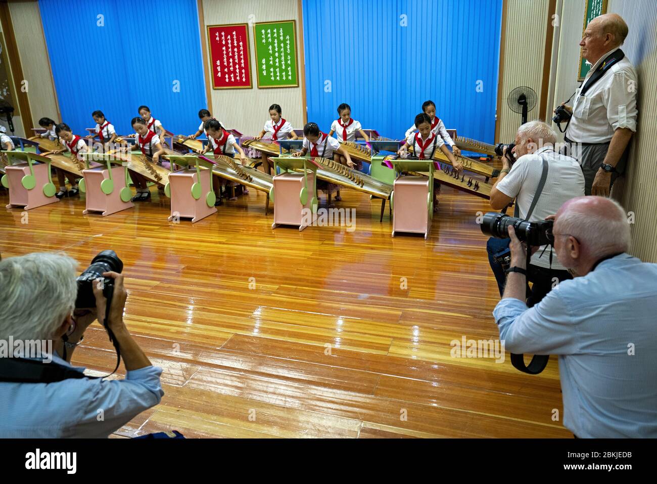 Corée du Nord, Pyongyang, Palais des Schoolenfantsens de Mangyongdae, classe musicale Banque D'Images
