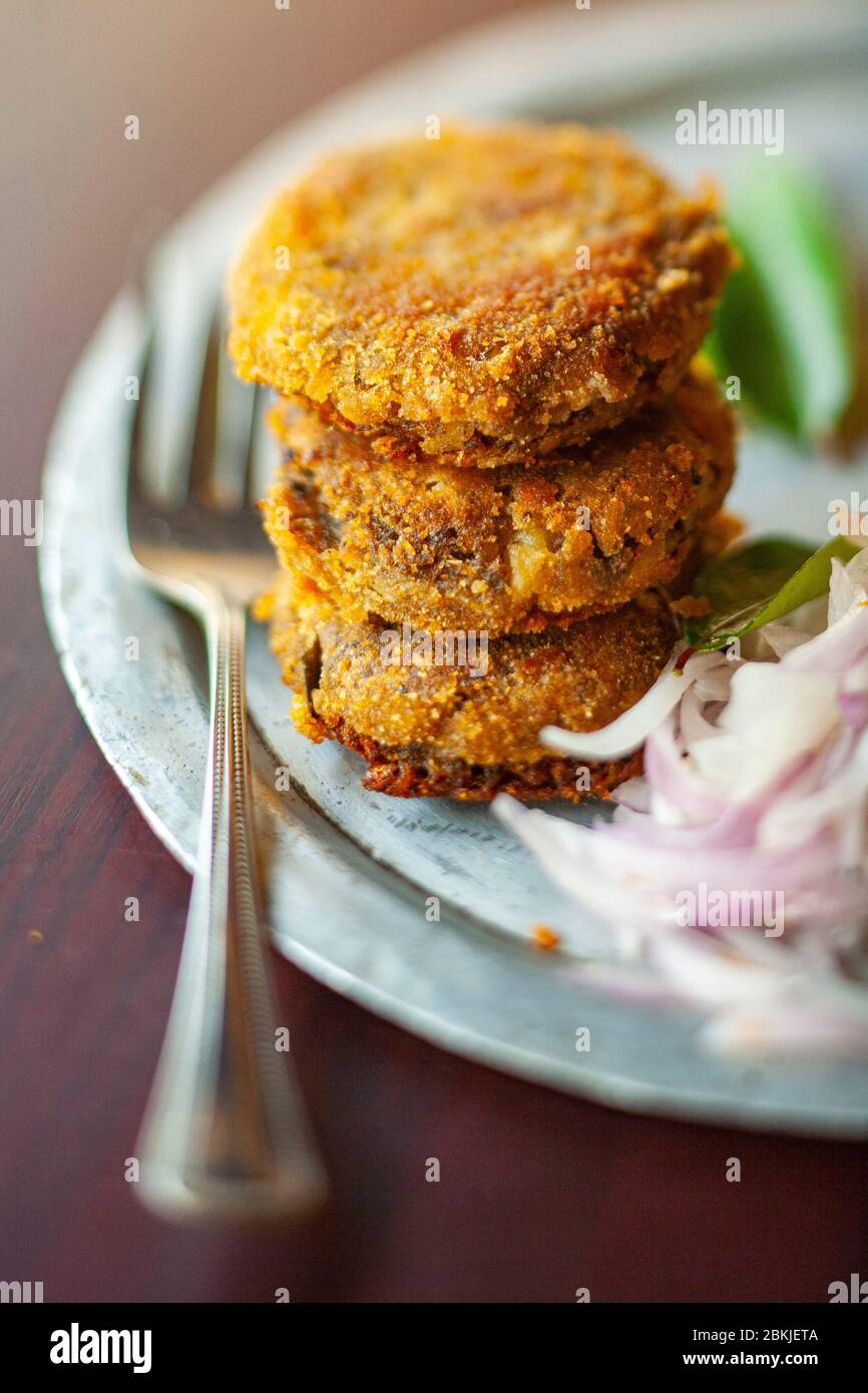 Inde, Kerala, croquette panée de viande Banque D'Images