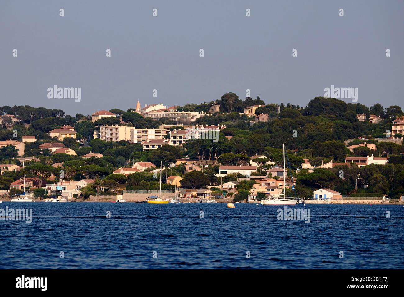 France, Var, Hyères, Péninsule de Giens de la mer, église St Pierre et ND de l'Assomption Banque D'Images