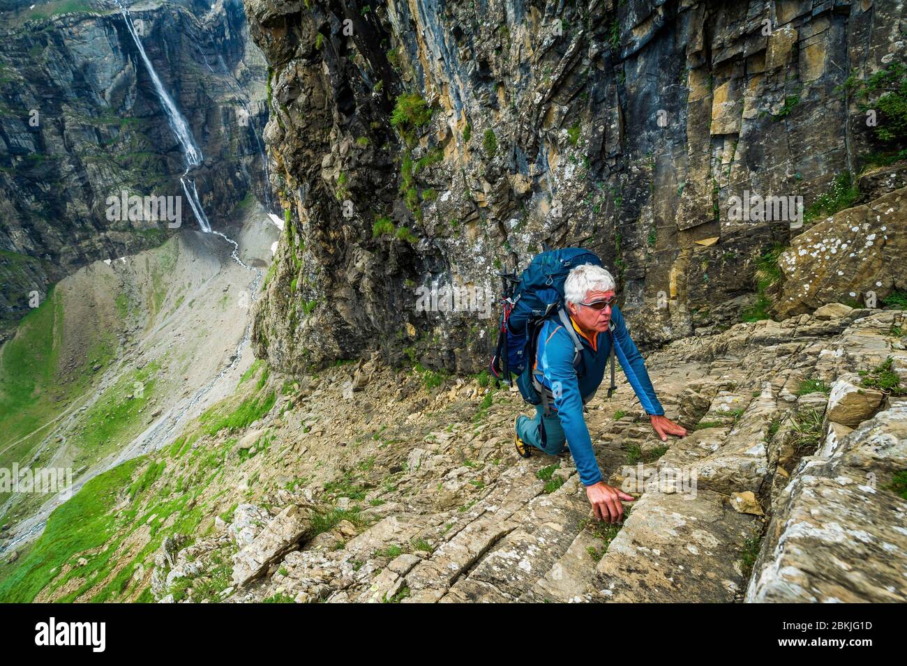 France, Hautes-Pyrénées, Gavarnie-Gèdre, Parc National des Pyrénées, Cirque de Gavarnie, classé au patrimoine mondial de l'UNESCO, passage mythique de l'Echelle des Sarradets Banque D'Images