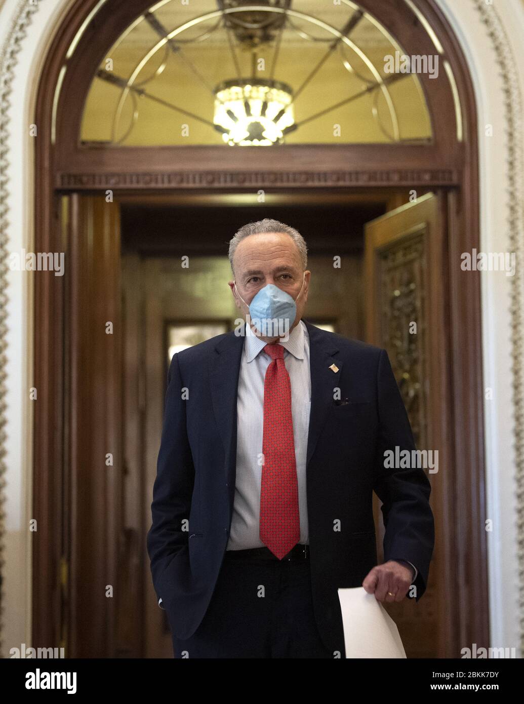 Washington, États-Unis. 04 mai 2020. Charles Schumer, leader minoritaire du Sénat, D-NY, s'entretient avec les journalistes le Sénat se réunit à la suite d'un retrait prolongé en raison de la pandémie de Coronavirus, sur Capitol Hill à Washington, DC, le lundi 4 mai 2020. Photo de Kevin Dietsch/UPI crédit: UPI/Alay Live News Banque D'Images