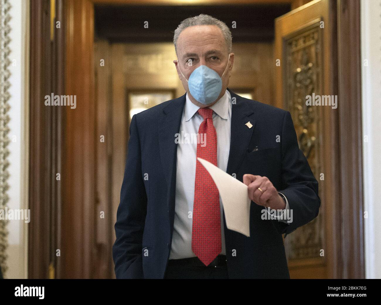 Washington, États-Unis. 04 mai 2020. Charles Schumer, leader minoritaire du Sénat, D-NY, s'entretient avec les journalistes le Sénat se réunit à la suite d'un retrait prolongé en raison de la pandémie de Coronavirus, sur Capitol Hill à Washington, DC, le lundi 4 mai 2020. Photo de Kevin Dietsch/UPI crédit: UPI/Alay Live News Banque D'Images