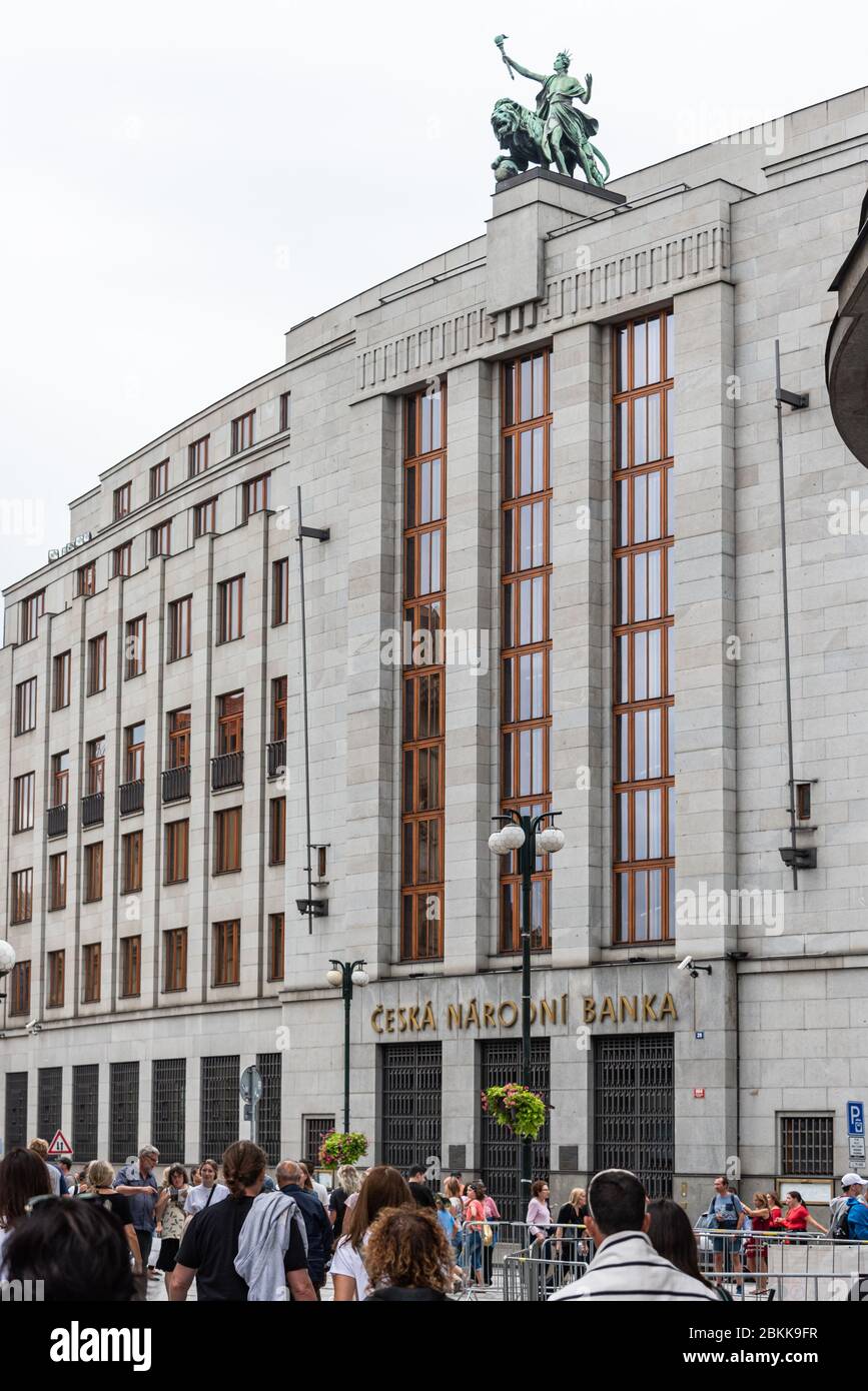 Prague, République tchèque -août 17,2019: Ceska Narodni banka - Banque nationale tchèque, création d'institutions financières publiques. Banque centrale et de réserve. Banque D'Images