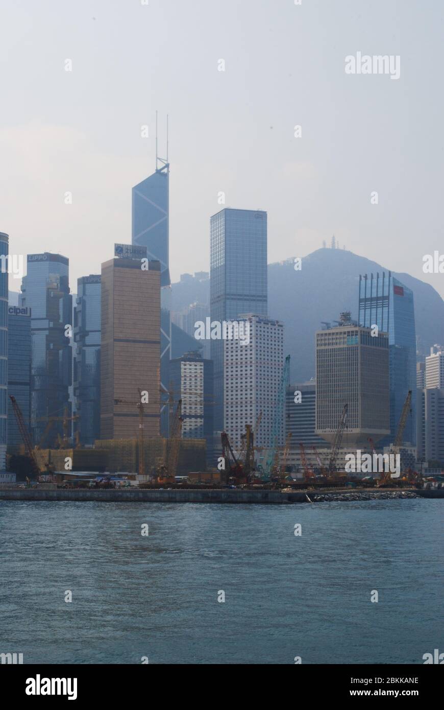 Victoria Harbour Bank of China Tower Far East Financial Center Prince of Wales Building Construction Cranes in Admiralty, Hong Kong by I. M. PEI Banque D'Images