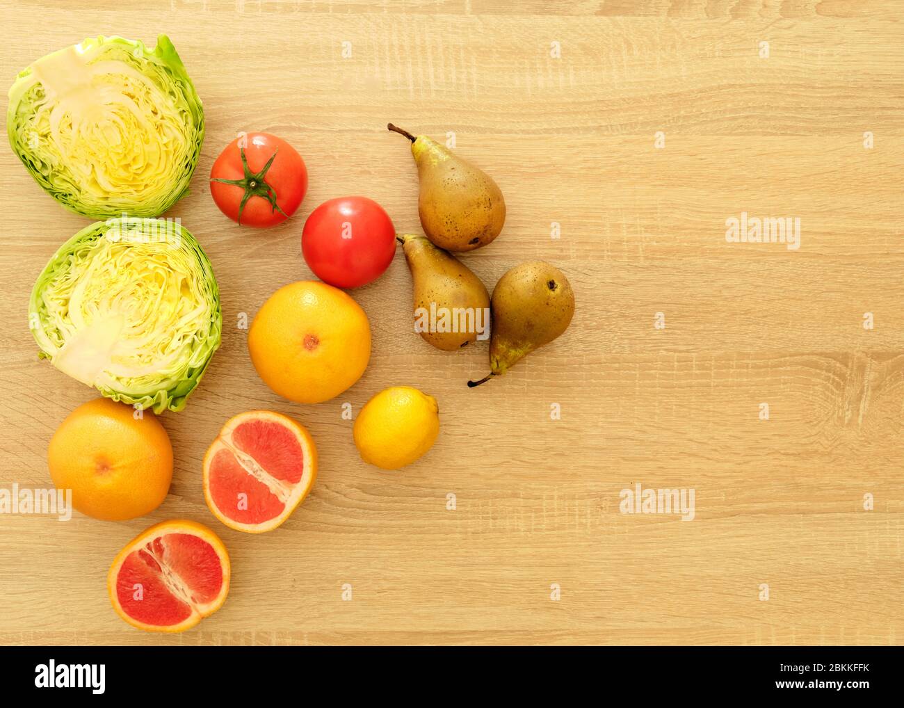 ensemble de fruits sur une surface en bois Banque D'Images