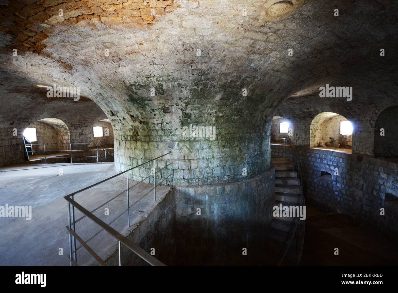 Les ruines du fort Royal sont le point le plus élevé de l'île de Lokrum. Banque D'Images