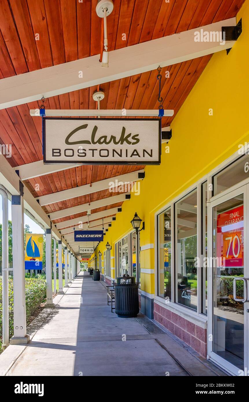 Le magasin de chaussures Clarks Bostonian est fermé pendant la séance de la COVID-19 aux magasins d'usine de Gulfport Premium Outlets, le 1er mai 2020, à Gulfport, Mississippi. Banque D'Images