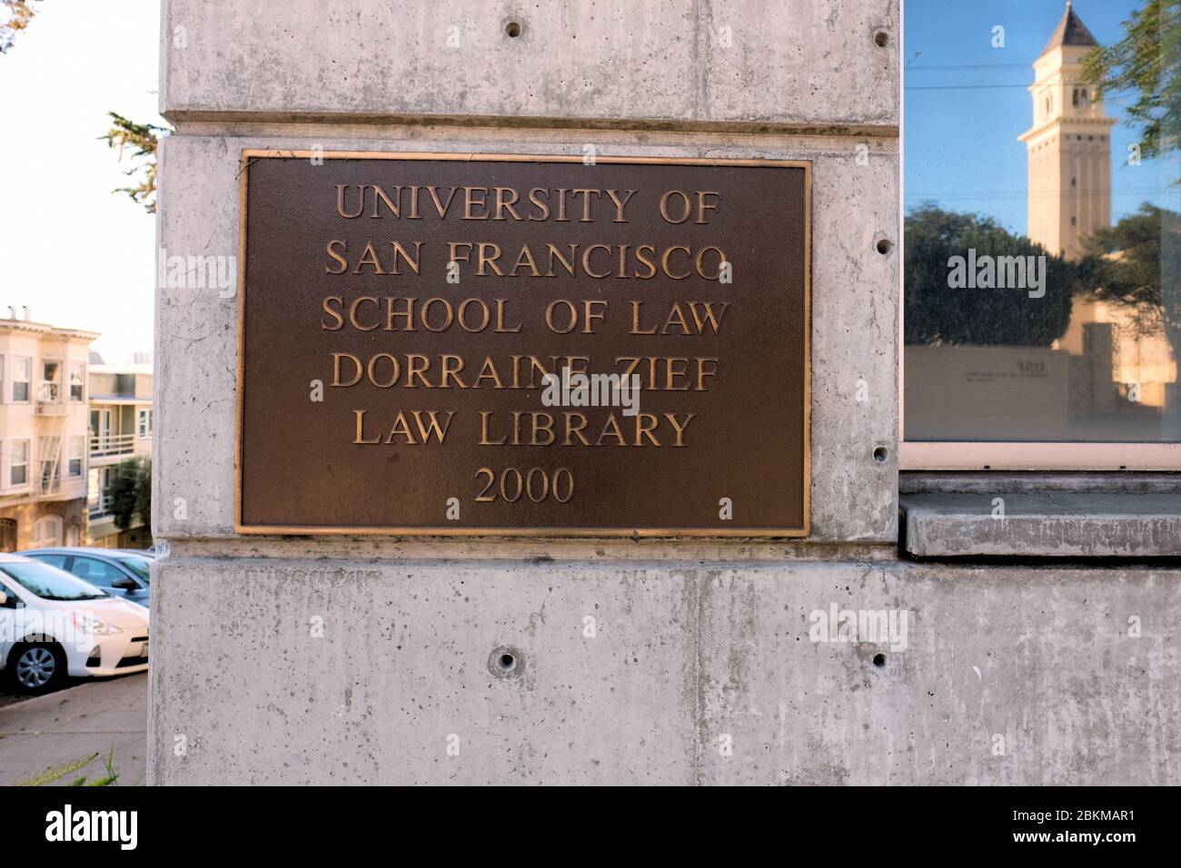 Plaque à la Dorraine Zief Law Library, fondée en 2002, sur le campus de l'École de droit de l'Université de San Francisco; centre de recherche juridique. Banque D'Images