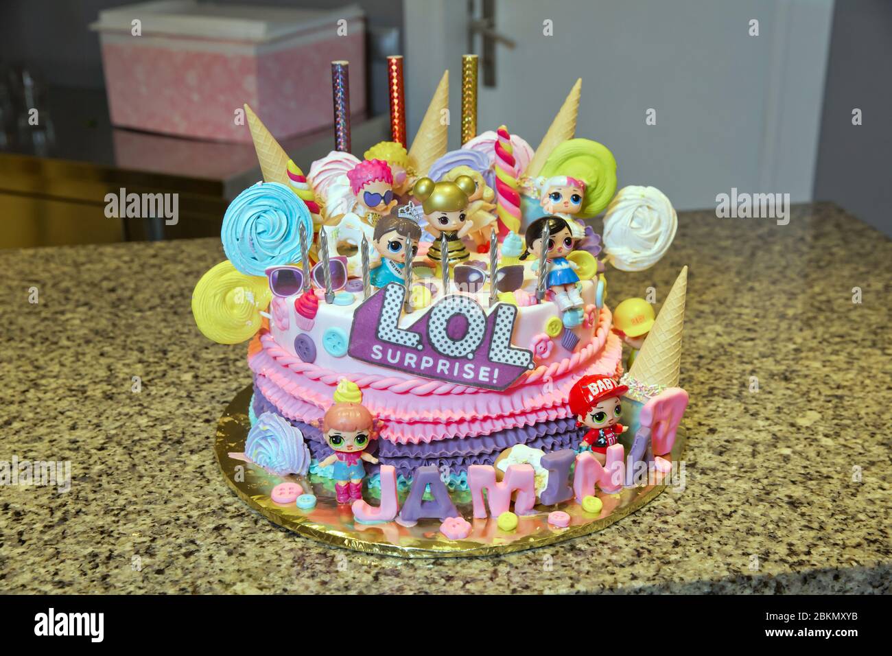 Lol Gateau D Anniversaire Pour Filles Le Chef Patissier Decorera Un Gateau Avec Du Gingembre Maison Pain D Epices Style Poupee Lol Vue Sur Le Dessus Du Pain D Epices Fait Maison Comme Photo Lol Gateau D Anniversaire Pour Filles Le Chef Patissier Decorera Un Gateau Avec Du Gingembre Maison Pain D Epices Style Poupee Lol Vue Sur Le Dessus Du Pain D Epices Fait Maison Comme Photo