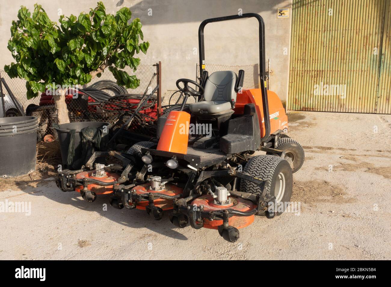 montez sur la tondeuse Banque D'Images