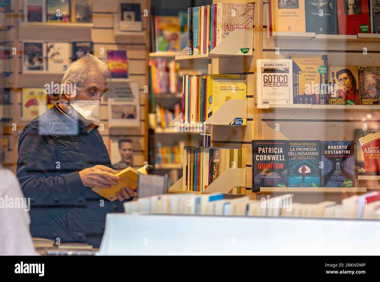 Bergame coronavirus - phase 2; réouverture de bars, parcs, fleuristes, librairies dans la photo une librairie dans le centre (Foto © Sergio Agazzi/Fotogramma, Bergame - 2020-05-05) p.s. la foto e' utilizzabile nel rispetto del contento in cui e' stata scattata, e e presatento del provilato del provilato Banque D'Images