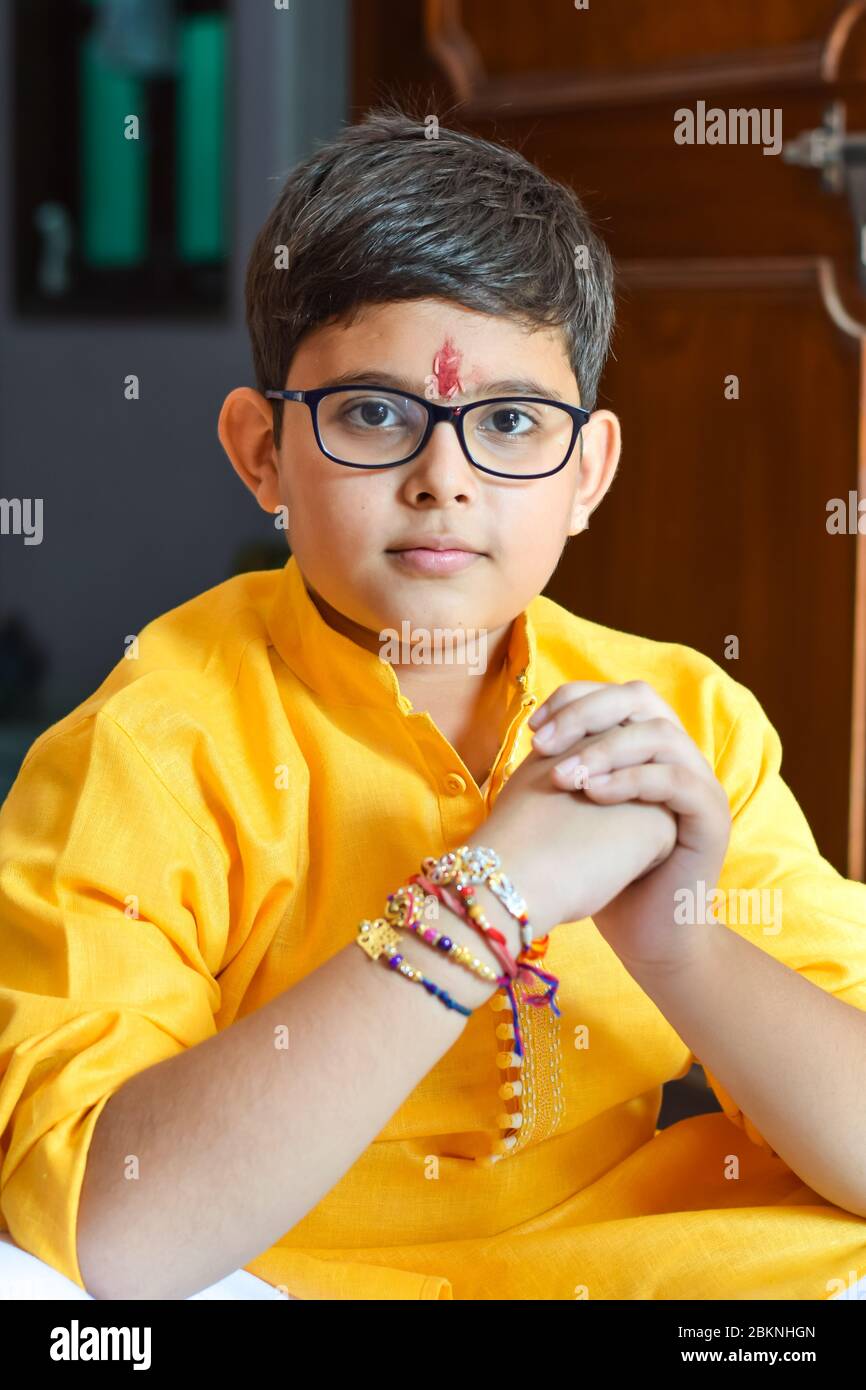 Portrait d'un garçon indien à l'occasion de Raksha Bandhan (Rakhi) Banque D'Images