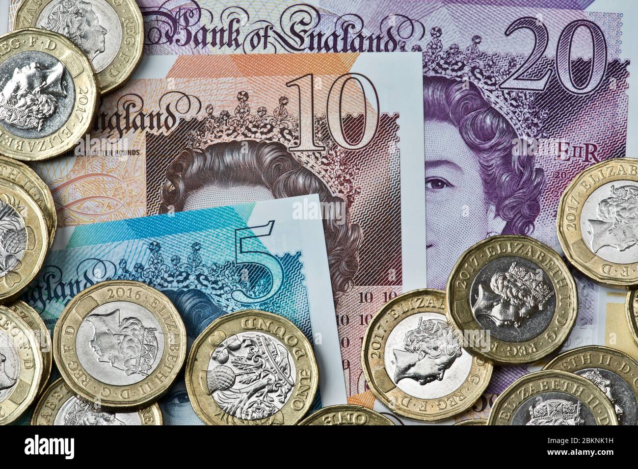 Banque d'Angleterre £5, £10, £20 billets en polymère et £1 pièces Banque D'Images