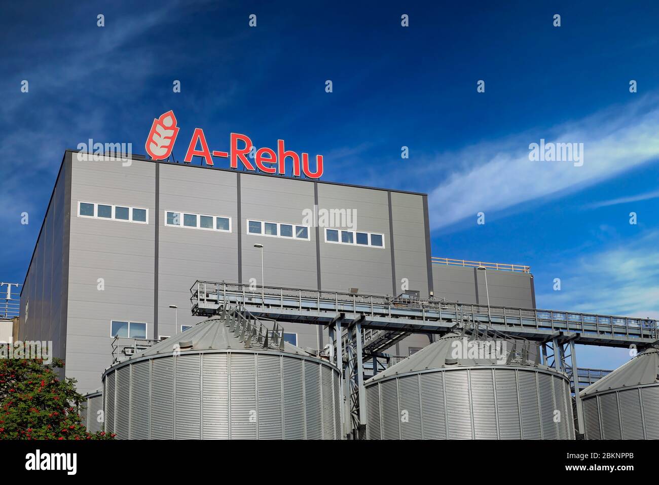 A-Rehu, usine d'alimentation de bétail et de volaille à Koskenkorva, Ilmajoki, Finlande. A-Rehu est une société détenue par Atria et les éleveurs finlandais. Août 2019. Banque D'Images A-Rehu, usine d'alimentation de bétail et de volaille à Koskenkorva, Ilmajoki, Finlande. A-Rehu est une société détenue par Atria et les éleveurs finlandais. Août 2019. Banque D'Images