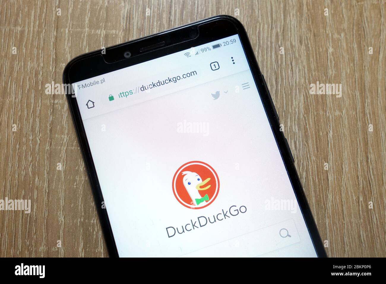 Site Web de DuckDuckGo (duckduckgo.com) affiché sur le téléphone intelligent Banque D'Images