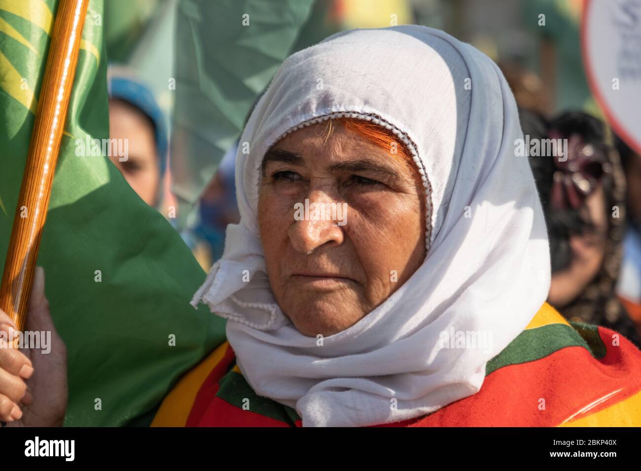 Les femmes de Qamishli protestent contre l'opération militaire turque et la violence contre les femmes. Banque D'Images