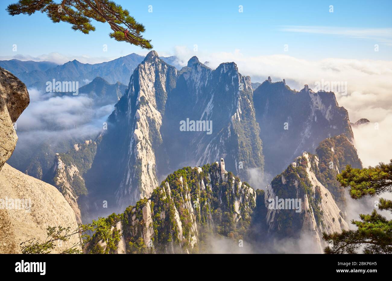 Parc national de Huashan paysage de montagne au coucher du soleil, Chine. Banque D'Images