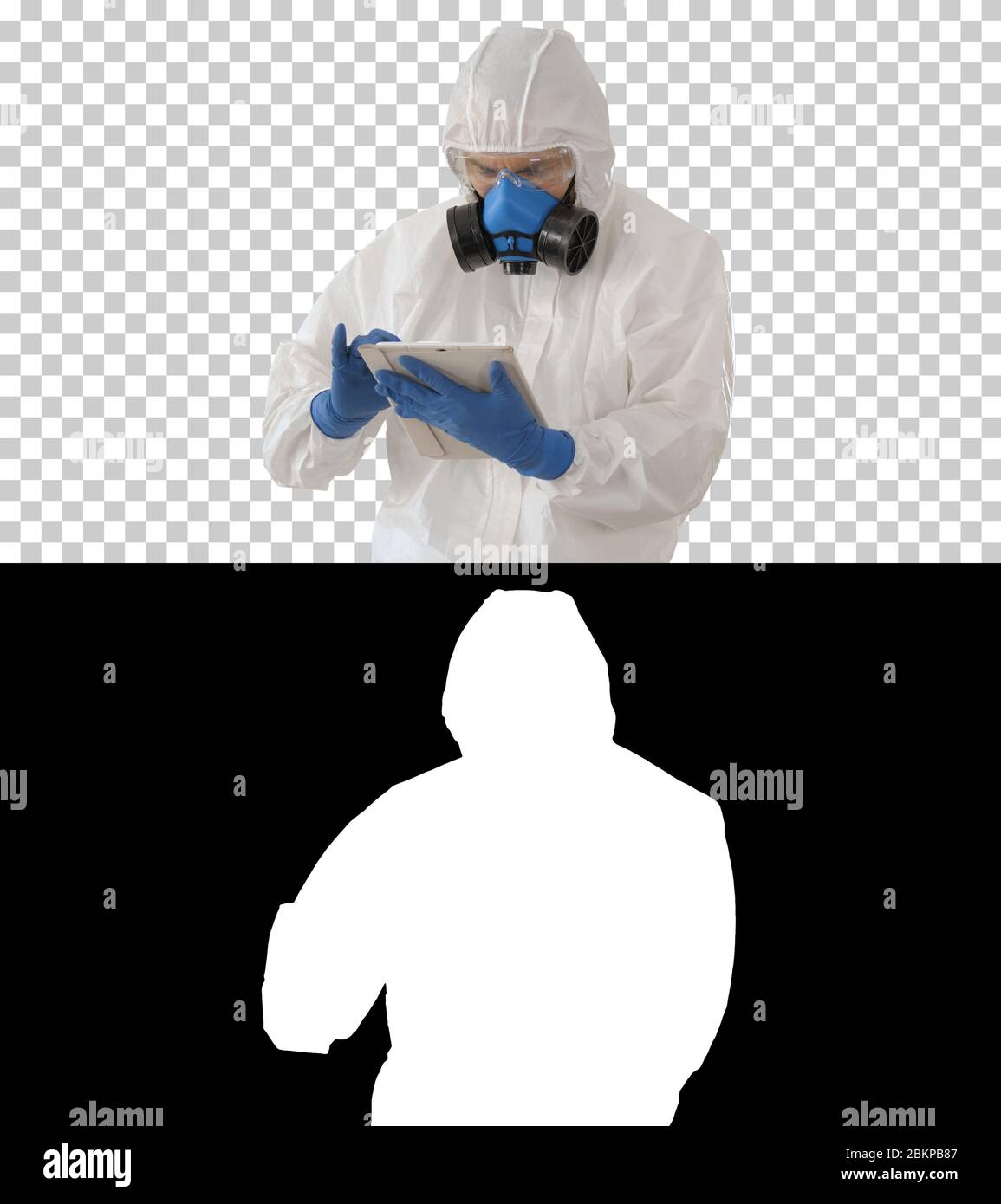 Médecin de sexe masculin en costume de protection utilisant une tablette numérique, Alpha Channel Banque D'Images