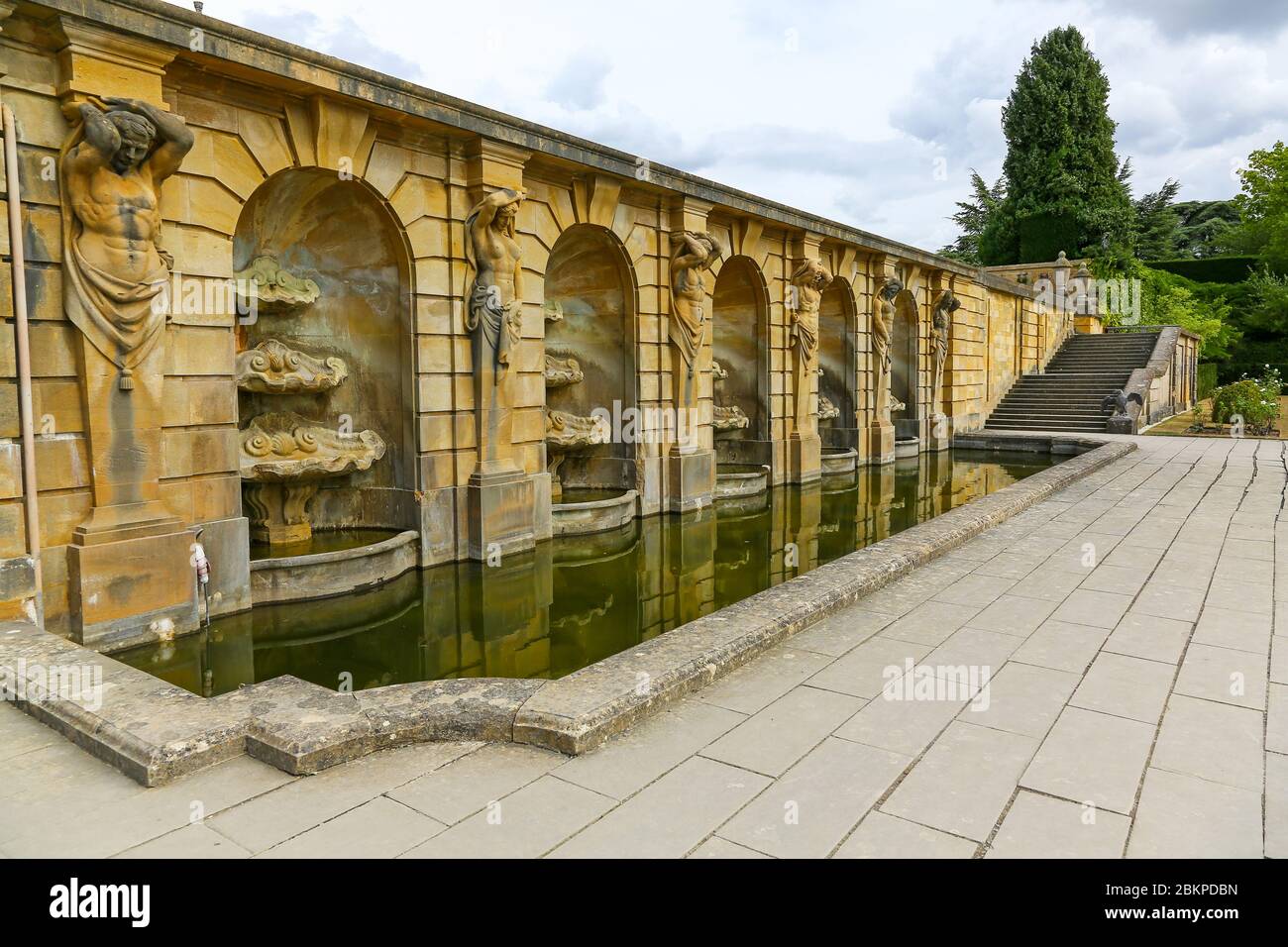Fontaines ou un élément aquatique sur la deuxième terrasse du Blenheim Palace, Woodstock, Oxfordshire, Angleterre, Royaume-Uni Banque D'Images