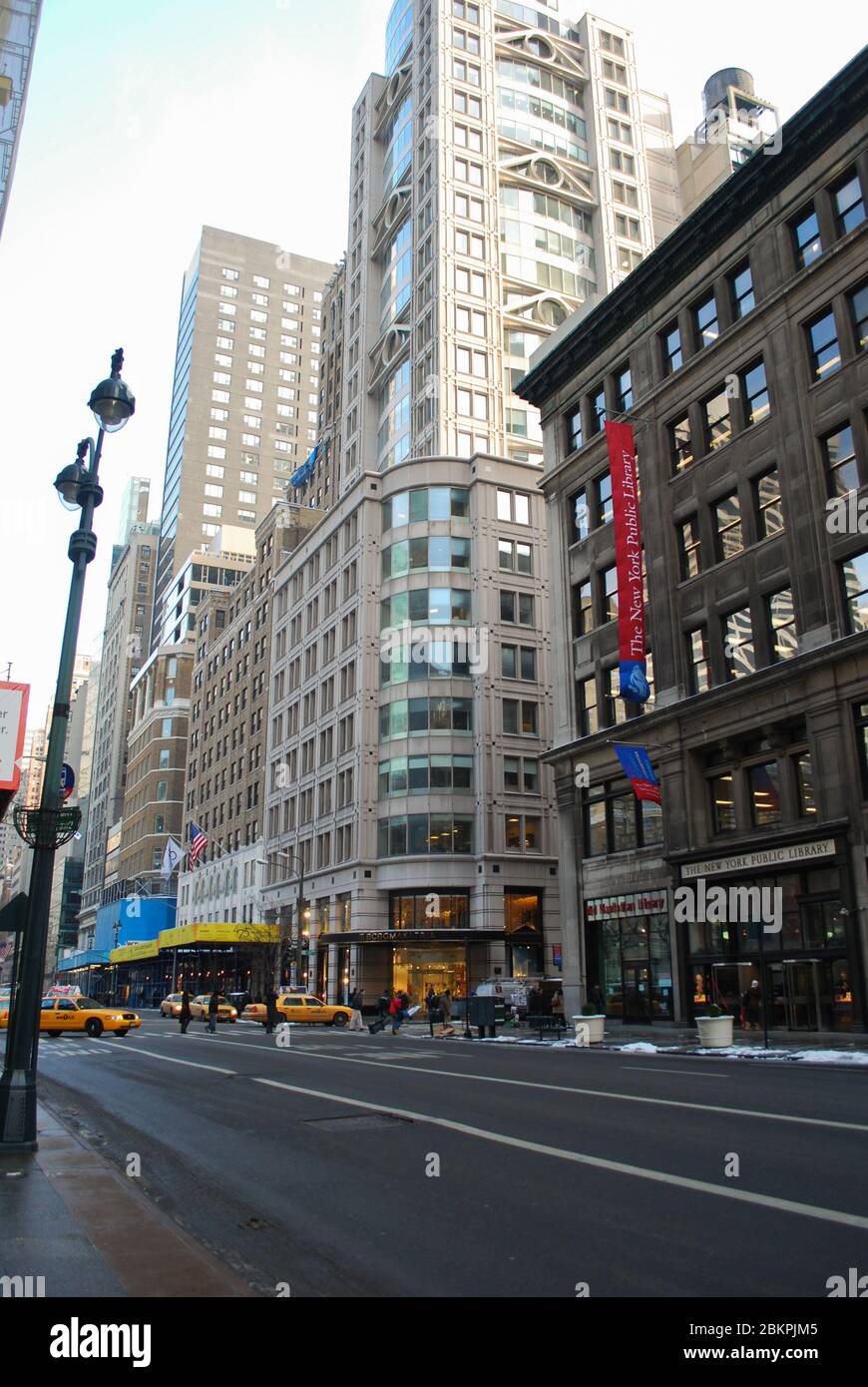 BCBG Max Azria New York public Library, 476 Fifth Avenue 42nd Street Entrance, New York, NY États-Unis Banque D'Images