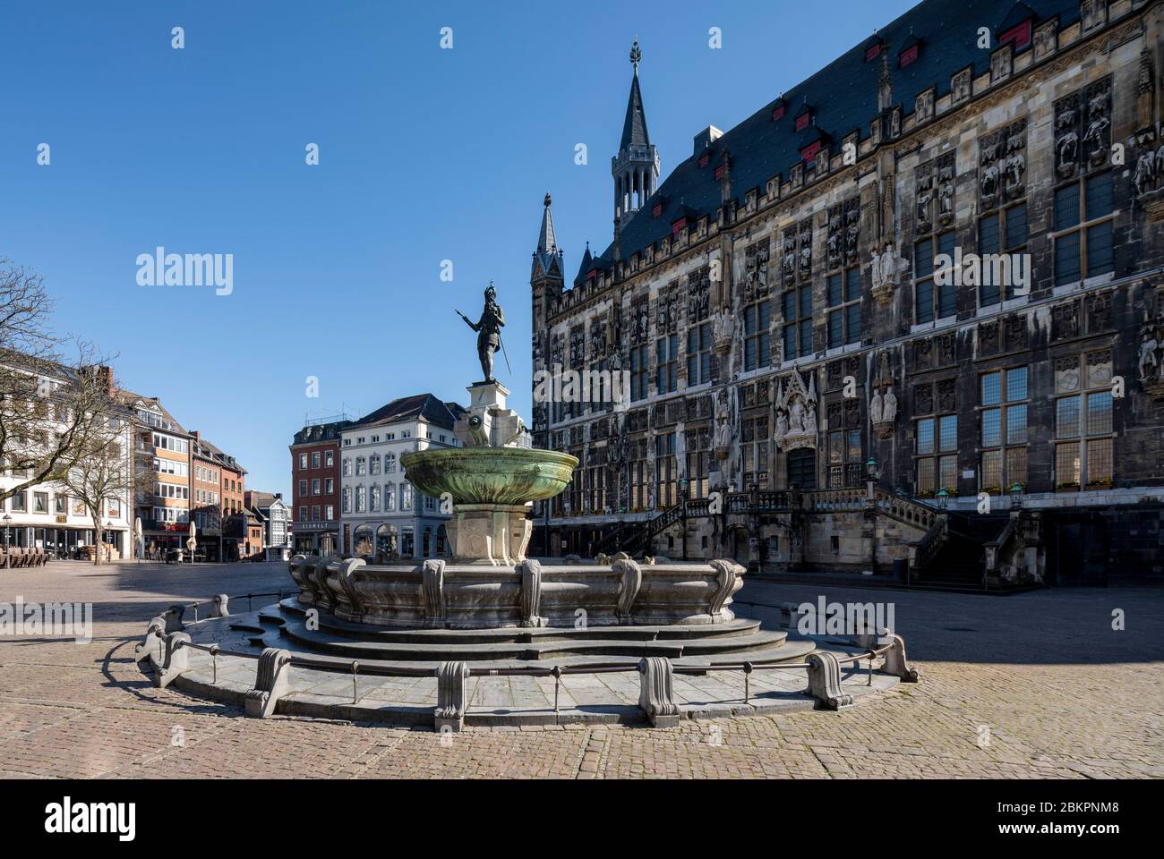 Aachen, Rathaussplatz mit Karlsbrunnen Banque D'Images
