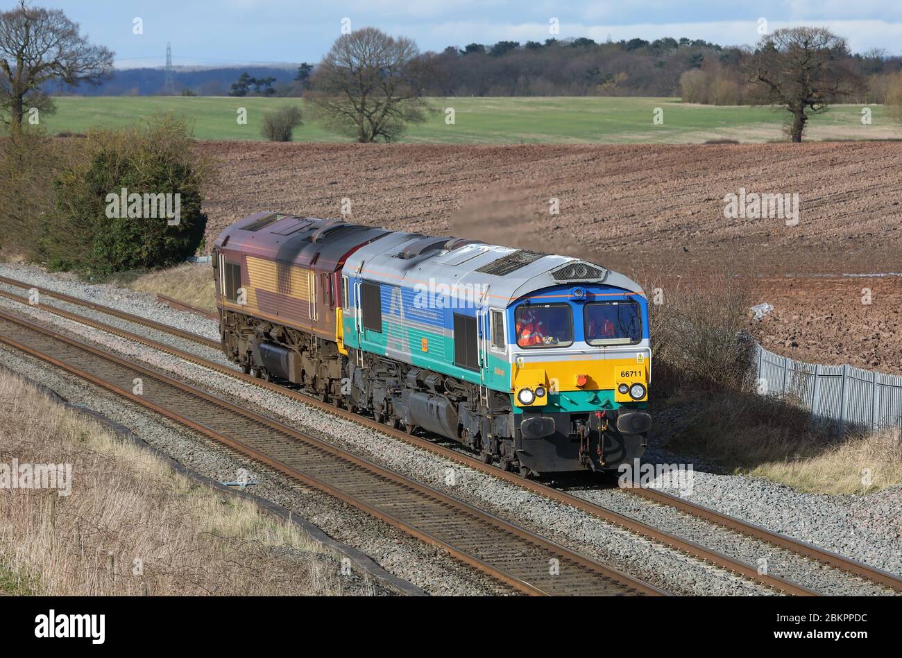 Locomotive de chemin de fer électrique diesel de classe 66, numéro 66711 « clôture ». Banque D'Images