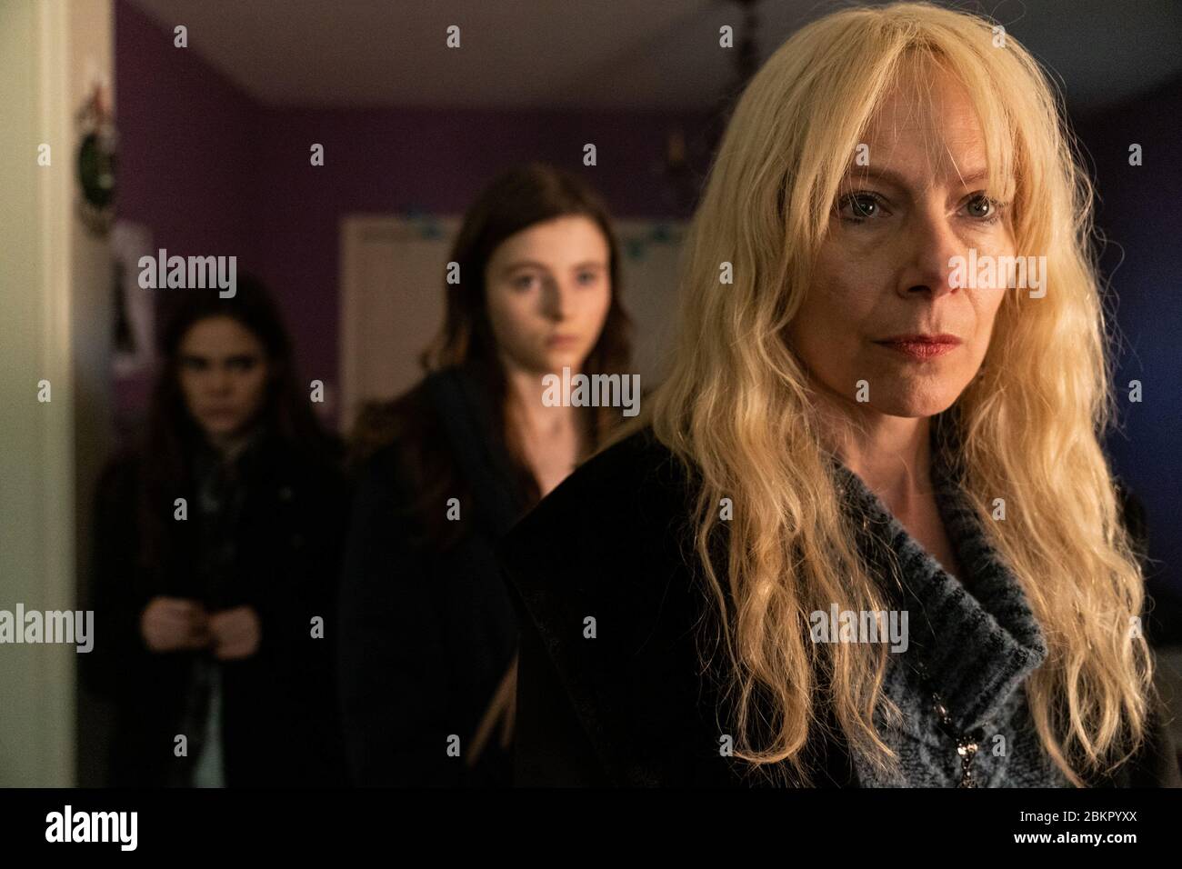 Oona Laurence, Thomasin McKenzie, Amy Ryan, «Lost Girls» (2020) crédit: Jessica Kourkounis / Netflix / The Hollywood Archive Banque D'Images