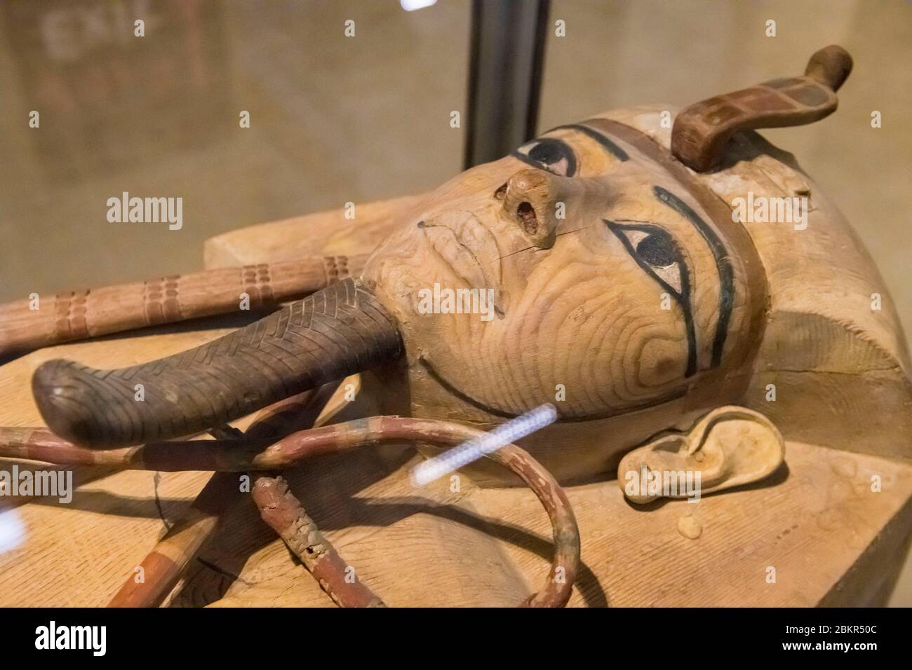 Égypte, le Caire, musée égyptien du Caire, cercueil en bois de cèdre du pharaon Ramsès II Banque D'Images