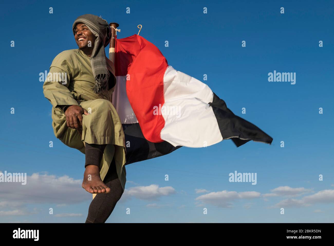 Égypte, haute Égypte, vallée du Nil, Esna, sur un bateau le Nil entre Louxor et Assouan, équipe avec un drapeau égyptien Banque D'Images