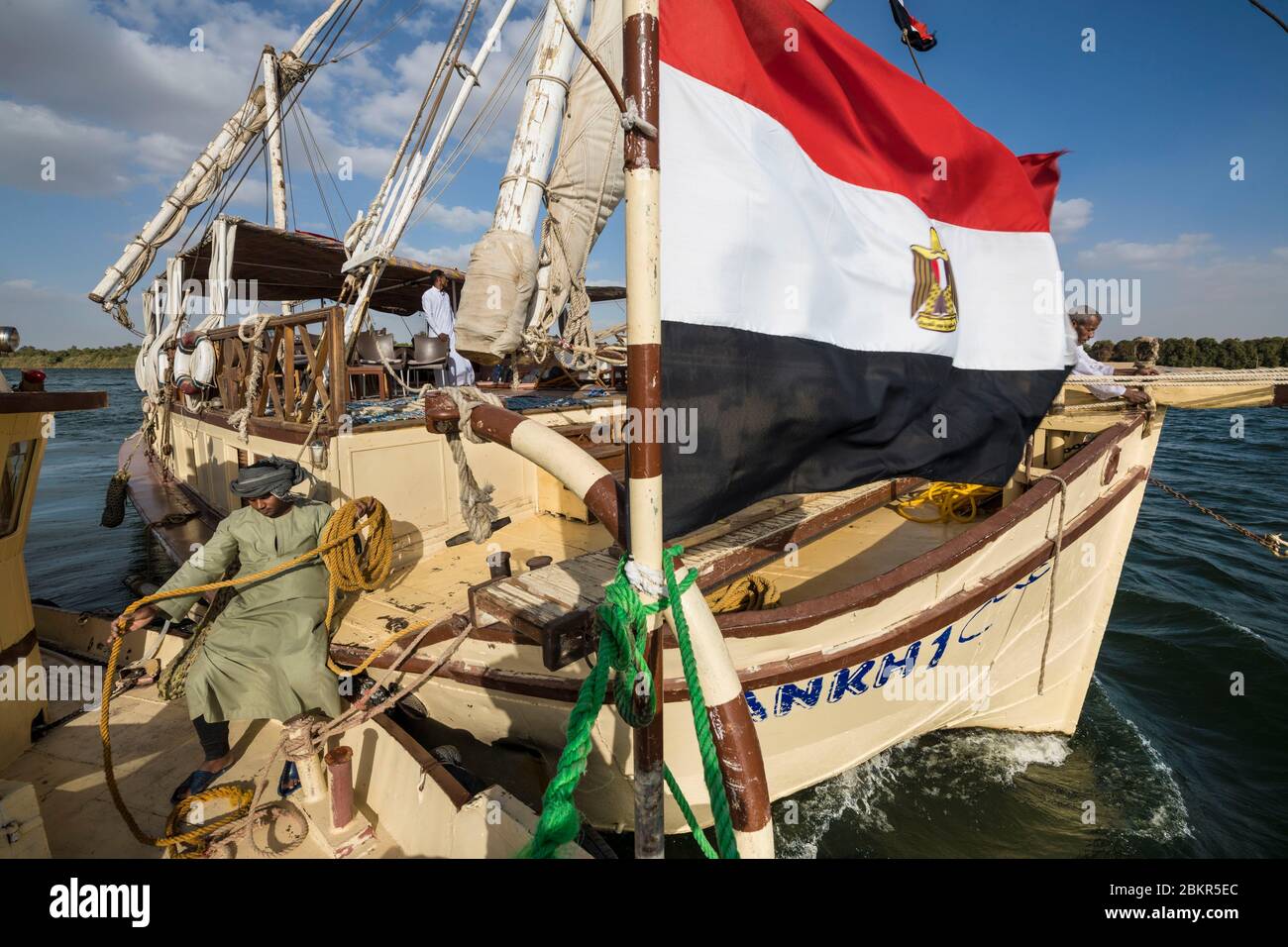 Égypte, haute Égypte, vallée du Nil, Esna, le dahabieh Ankh1 naviguant sur le Nil entre Louxor et Assouan Banque D'Images