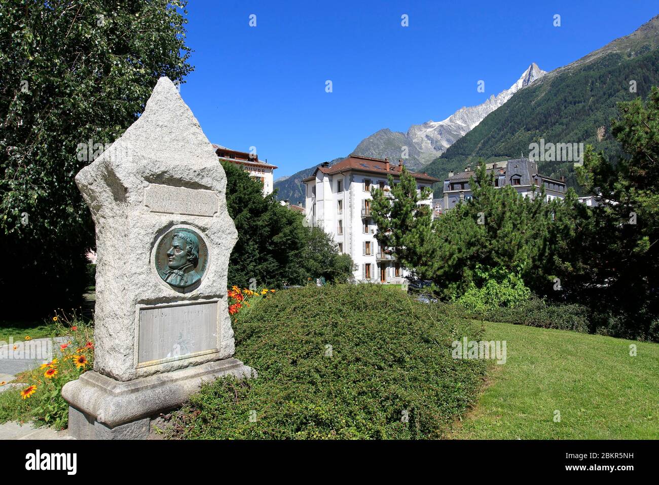 France, haute Savoie, Chamonix, stèle en l'honneur de Jacques Balmat Banque D'Images