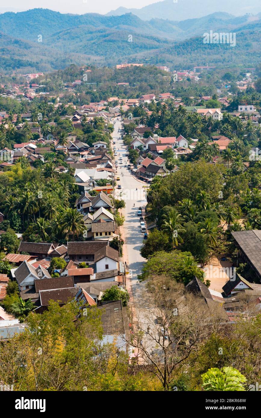 Laos, Luang Prabang classé patrimoine mondial de l'UNESCO, vue sur la ville depuis la colline de Phu si, Banque D'Images